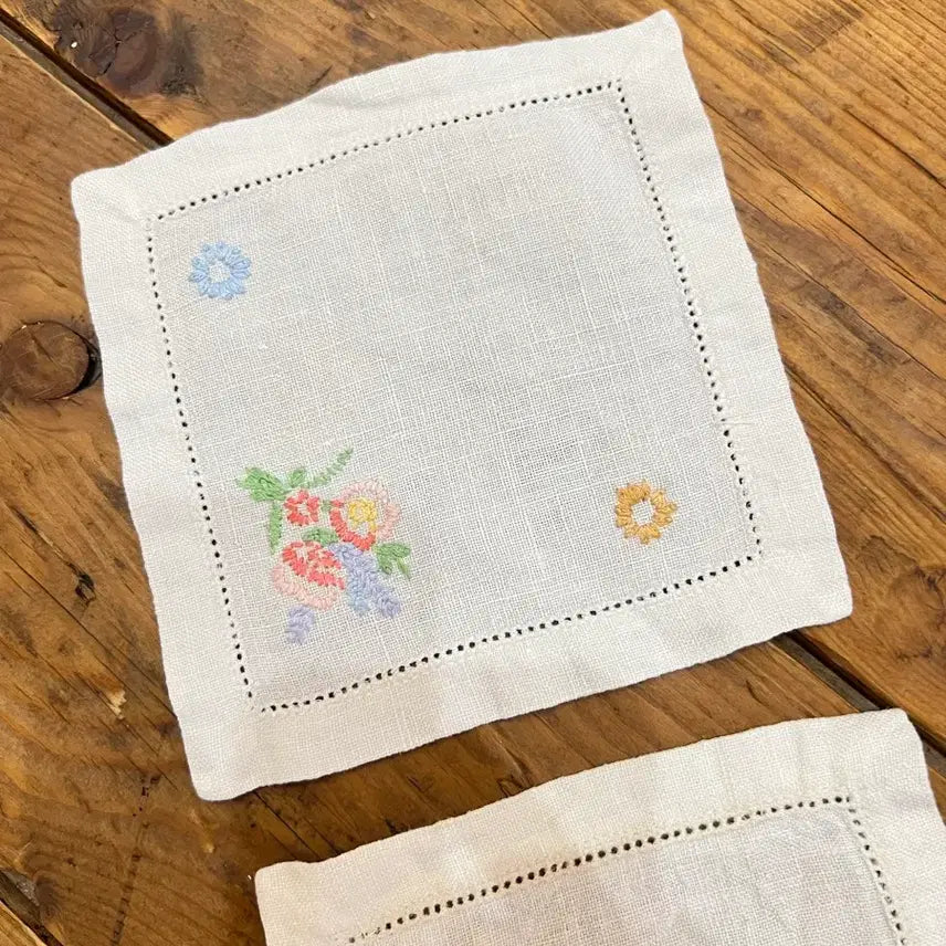 [BUNJANG] Vintage English Embroidered Linen Coaster Set (2 Pieces) / 영국 빈티지 손자수 린넨 티코스터 2장