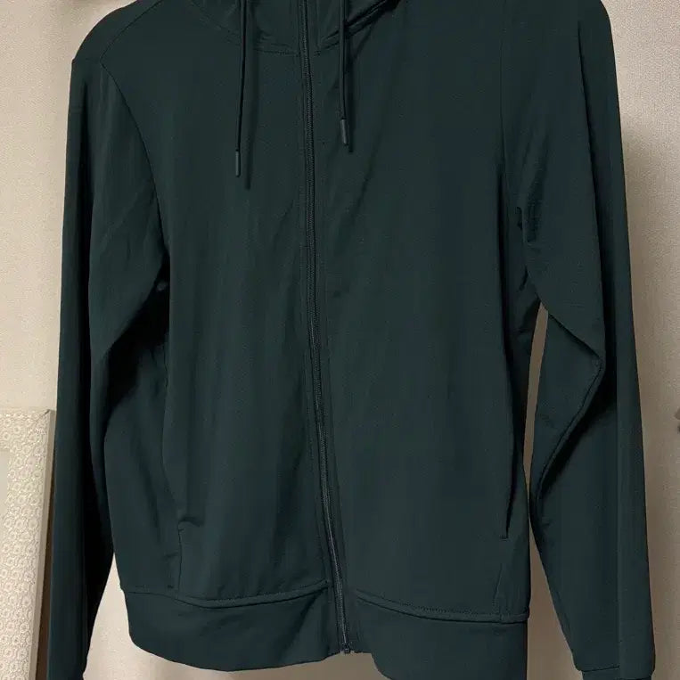 [BUNJANG] Uniqlo Hooded Zip-Up Windbreaker / 유니클로 후드집업