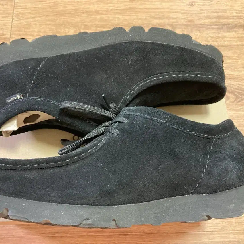 [BUNJANG] Clarks Wallabee GTX Black Suede / [UK8.5/270] 클락스 왈라비 GTX 고어텍스 / 블랙 스웨이드
