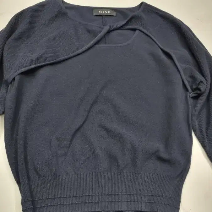 [BUNJANG] Mine Twisted Front Knit Top / 마인 앞꼬임 니트탑