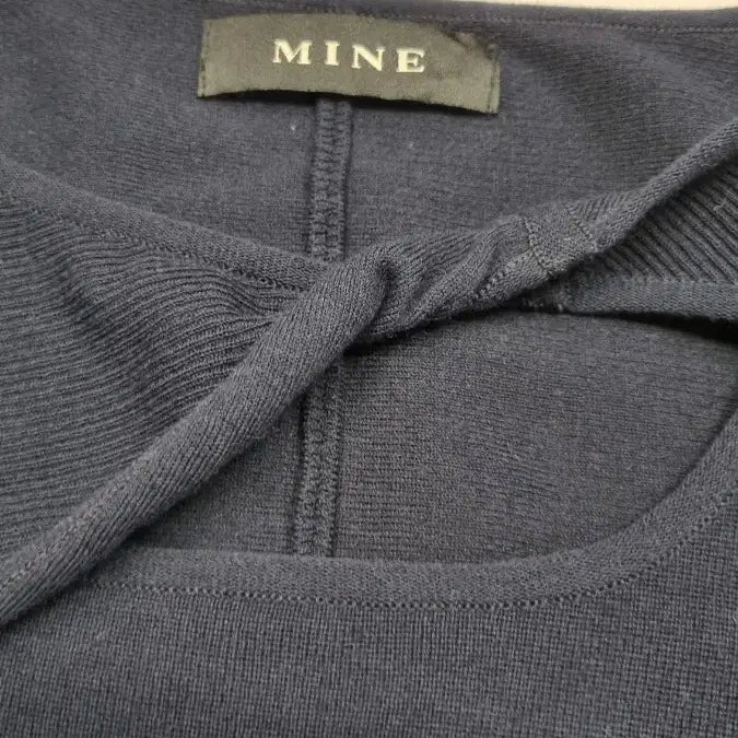 [BUNJANG] Mine Twisted Front Knit Top / 마인 앞꼬임 니트탑