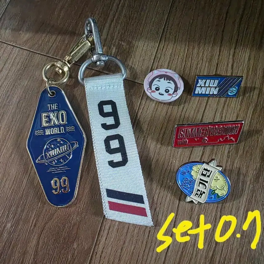 [BUNJANG] EXO XIUMIN Keyring &amp; Badge Set / 엑소 시우민키링뱃지세트
