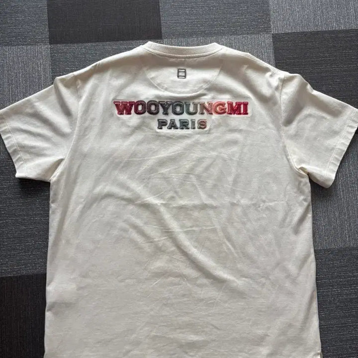 [BUNJANG] Wooyoungmi Fuzzy Ivory T-shirt / (한정판) 우영미 퍼지 레인보우 백로고 반팔 46