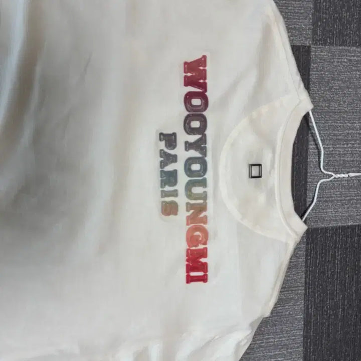 [BUNJANG] Wooyoungmi Fuzzy Ivory T-shirt / (한정판) 우영미 퍼지 레인보우 백로고 반팔 46