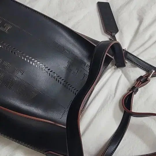 [BUNJANG] Daks Black Genuine Cowhide Perforated Pattern Hobo Bag / 닥스 블랙 천연 소가죽 펀칭 패턴 크로스백 숄더백 호보백