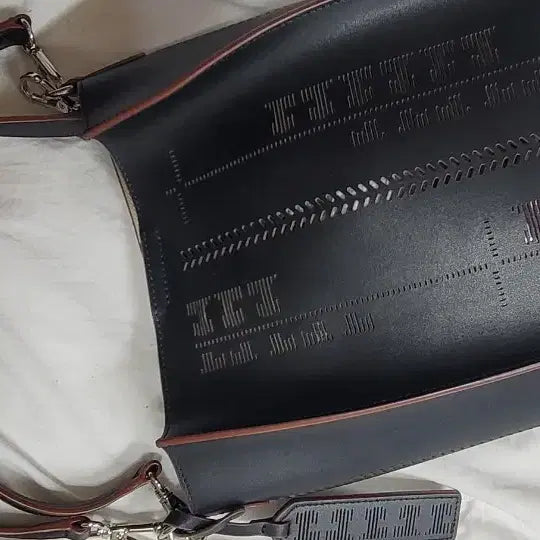 [BUNJANG] Daks Black Genuine Cowhide Perforated Pattern Hobo Bag / 닥스 블랙 천연 소가죽 펀칭 패턴 크로스백 숄더백 호보백
