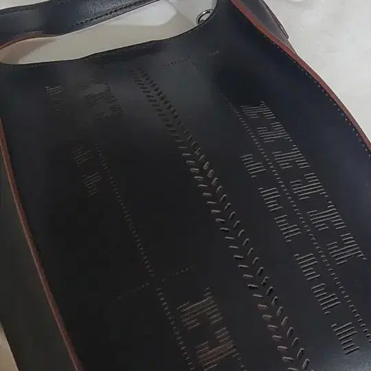 [BUNJANG] Daks Black Genuine Cowhide Perforated Pattern Hobo Bag / 닥스 블랙 천연 소가죽 펀칭 패턴 크로스백 숄더백 호보백