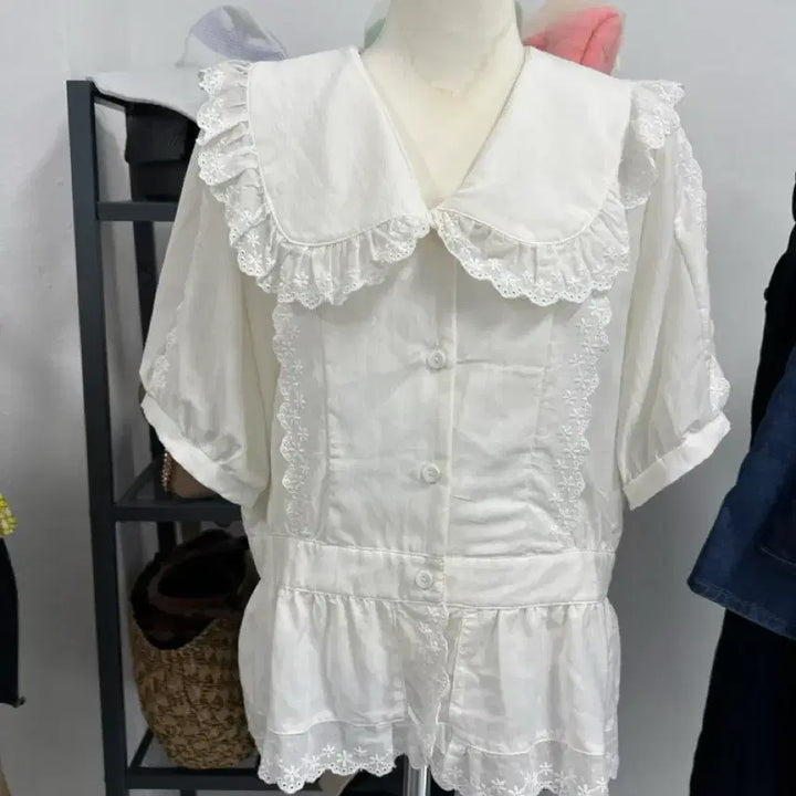 [BUNJANG] Lili &amp; Co Ivory Lace Collar Blouse / 리리앤코 아이보리 레이스 카라 블라우스