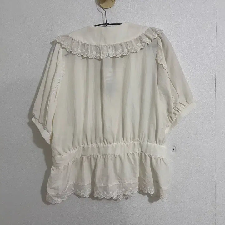 [BUNJANG] Lili &amp; Co Ivory Lace Collar Blouse / 리리앤코 아이보리 레이스 카라 블라우스