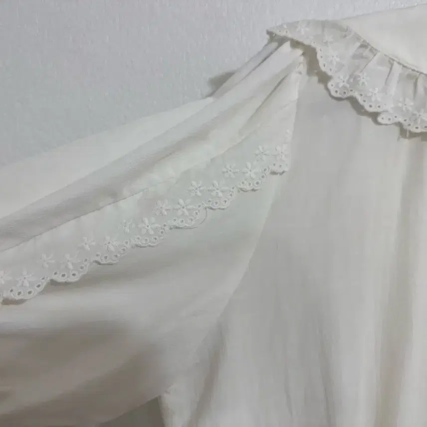 [BUNJANG] Lili &amp; Co Ivory Lace Collar Blouse / 리리앤코 아이보리 레이스 카라 블라우스