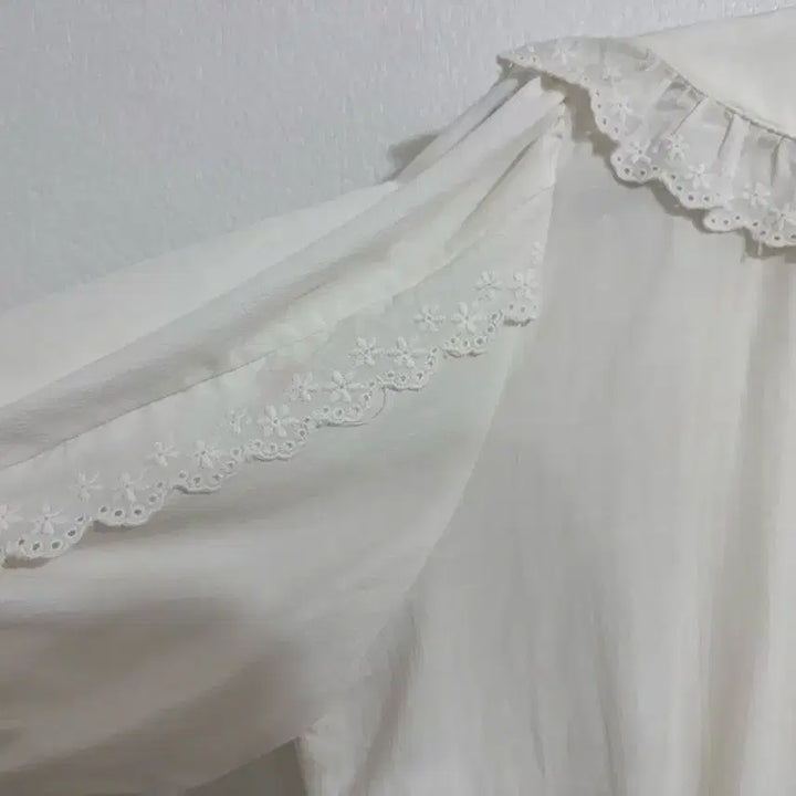 [BUNJANG] Lili &amp; Co Ivory Lace Collar Blouse / 리리앤코 아이보리 레이스 카라 블라우스
