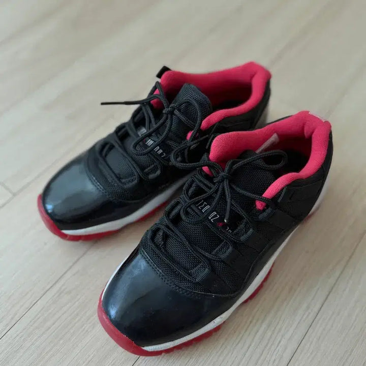 [BUNJANG] Air Jordan 11 Retro Bred (Boxed) Sneakers / 에어조던 11 레트로 브레드 (박스O) 4y 230