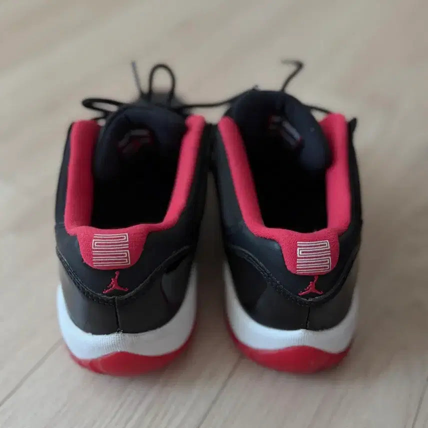 [BUNJANG] Air Jordan 11 Retro Bred (Boxed) Sneakers / 에어조던 11 레트로 브레드 (박스O) 4y 230