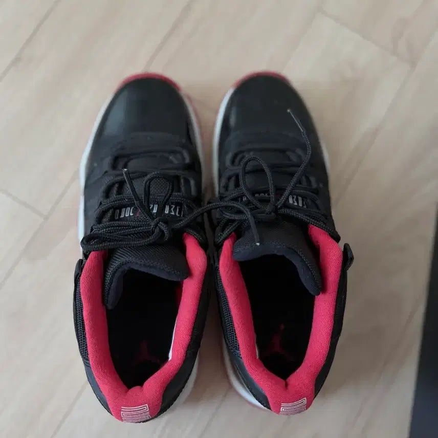 [BUNJANG] Air Jordan 11 Retro Bred (Boxed) Sneakers / 에어조던 11 레트로 브레드 (박스O) 4y 230
