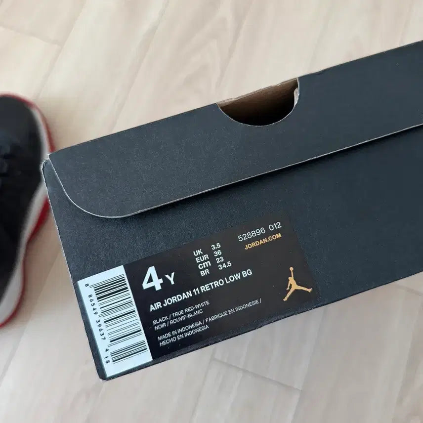 [BUNJANG] Air Jordan 11 Retro Bred (Boxed) Sneakers / 에어조던 11 레트로 브레드 (박스O) 4y 230