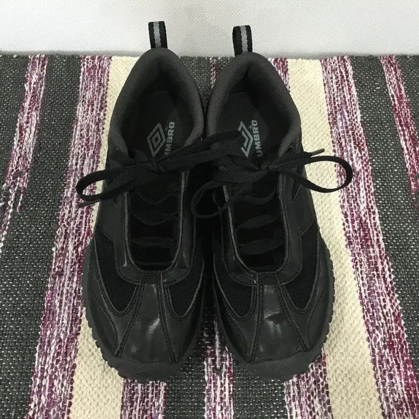 [BUNJANG] Umbro Mayve Black Shoes Size 240 / (240) 엄브로 메이브 블랙