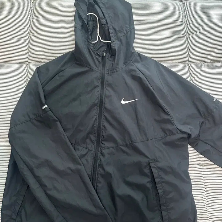 [BUNJANG] Nike Black Hooded Windbreaker Jacket / 나이키 블랙 바람막이 후드 자켓