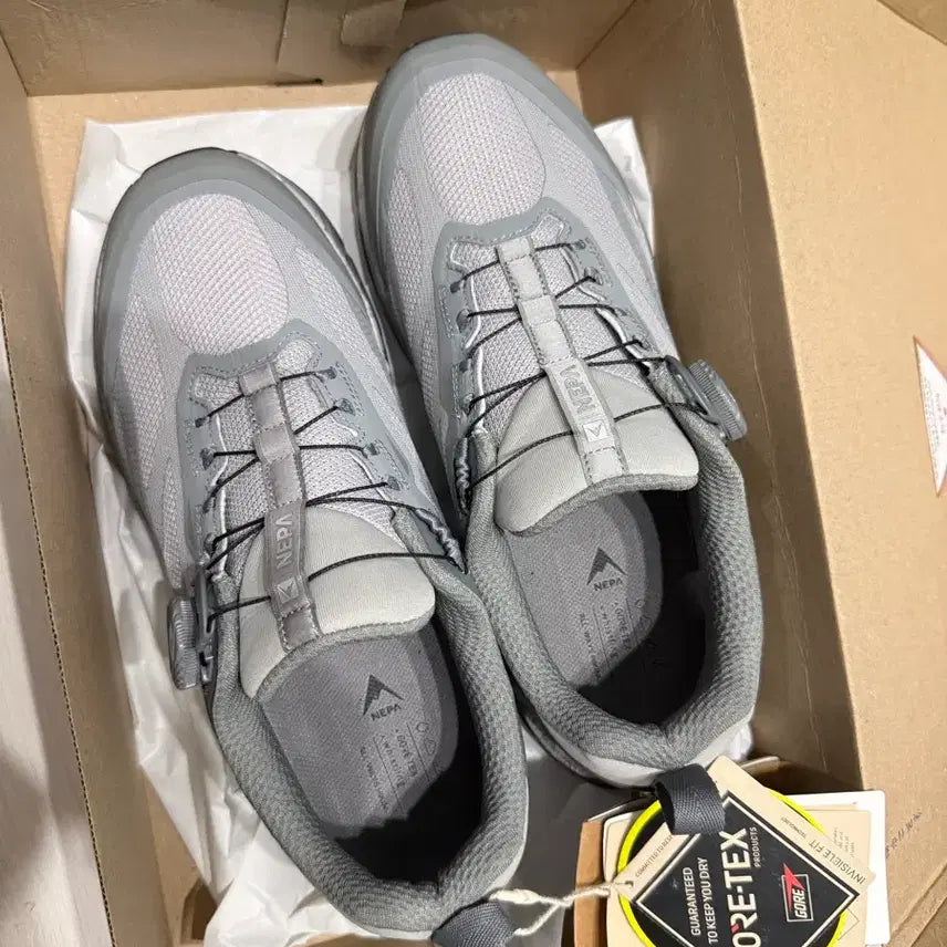 [BUNJANG] Nepa Whistlezer Max GORE-TEX Sneakers / 네파 신상 휘슬라이저 맥스 고어텍스 운동화