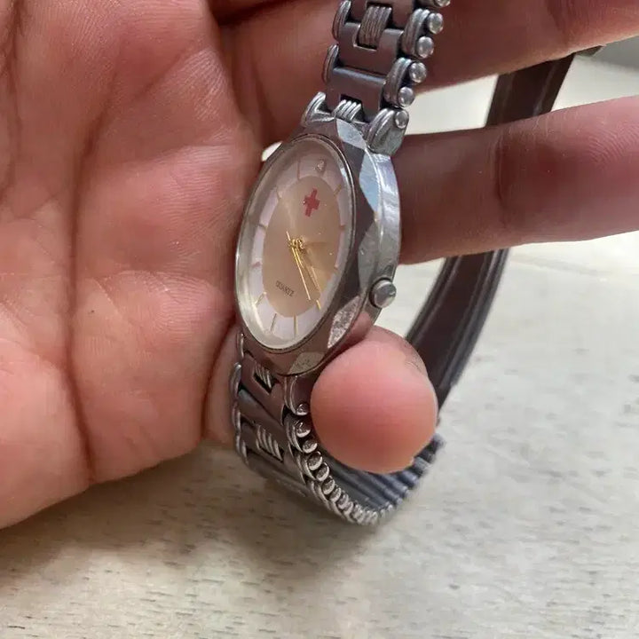 [BUNJANG] Korean Red Cross Metal Wristwatch / 메탈재질의 대한적십자 시계 / 요316