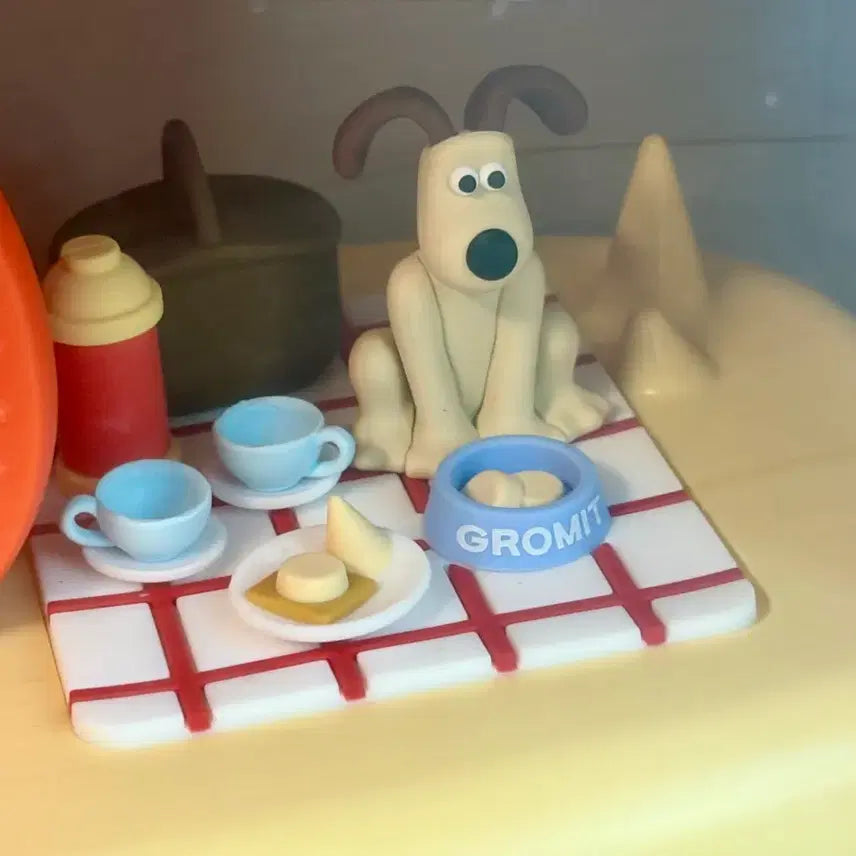 [BUNJANG] Wallace and Gromit Piggy Bank (Sealed) / 월레스와 그로밋 저금통(미개봉)