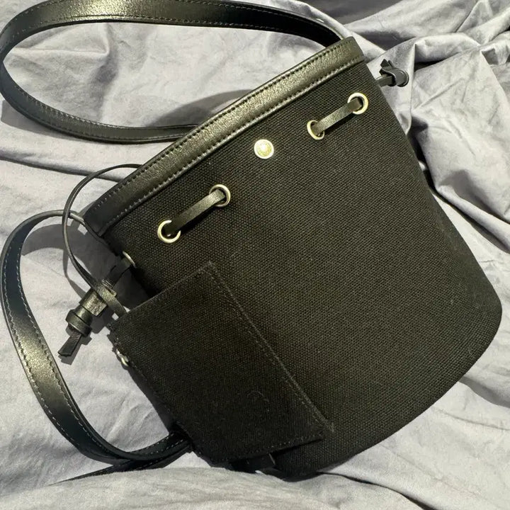 [BUNJANG] Toutie Koki Bucket Mini Bag Black / 투티에 코키 버킷 미니백 블랙