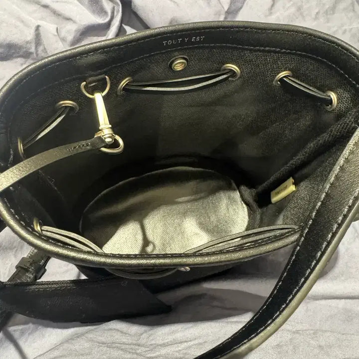 [BUNJANG] Toutie Koki Bucket Mini Bag Black / 투티에 코키 버킷 미니백 블랙