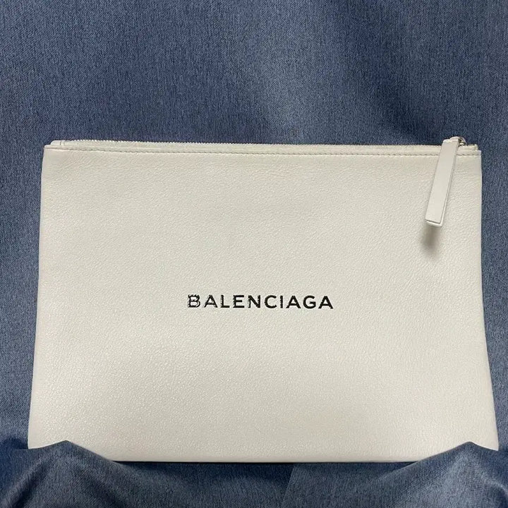 [BUNJANG] Balenciaga White Leather Clutch Bag / 발렌시아가 화이트 클러치 백