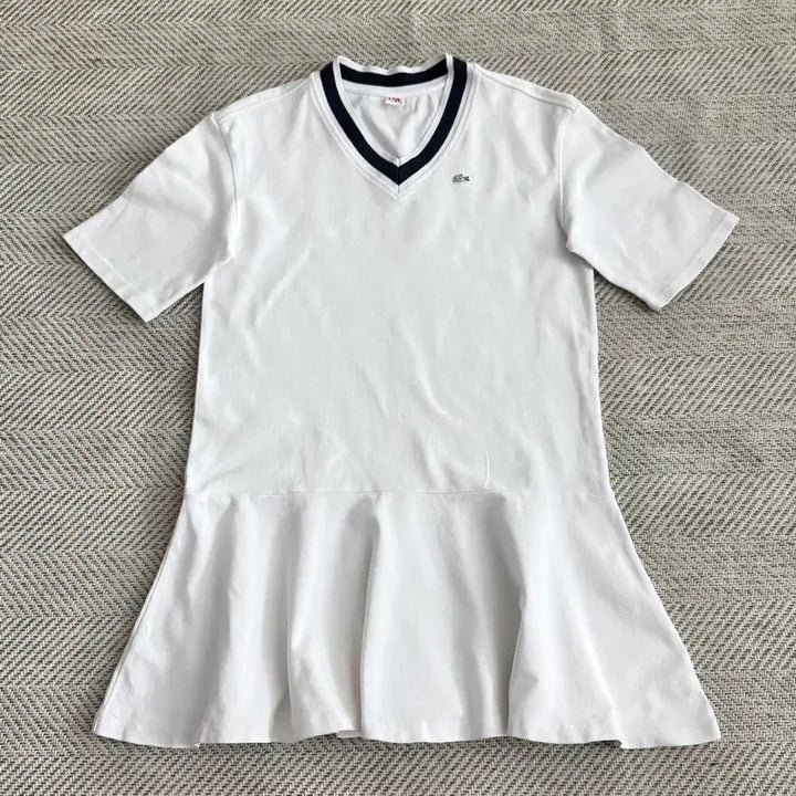 [BUNJANG] Lacoste White V-Neck Midi Dress / 라코스테 화이트 V넥 원피스