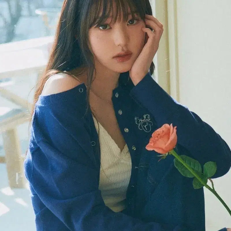 [BUNJANG] Rola Rola Embroidered Cardigan Navy (Jang Won-young Wear) / 로라로라 자수 가디건 네이비 (장원영 착장)