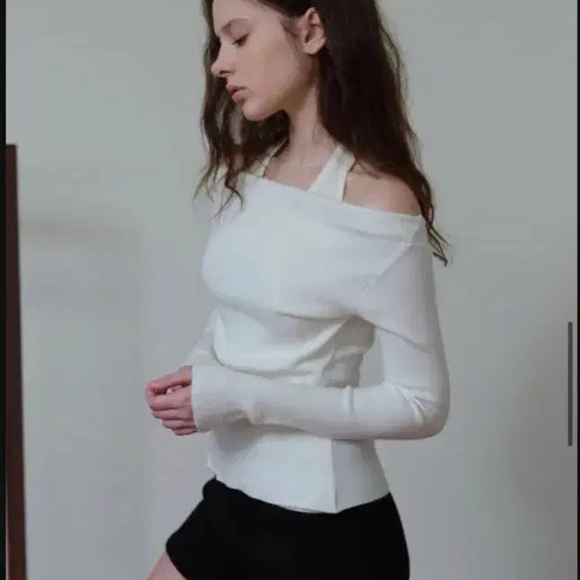 [BUNJANG] Le Vain Halter Neck Knit Top / 르베인 홀터넥 니트