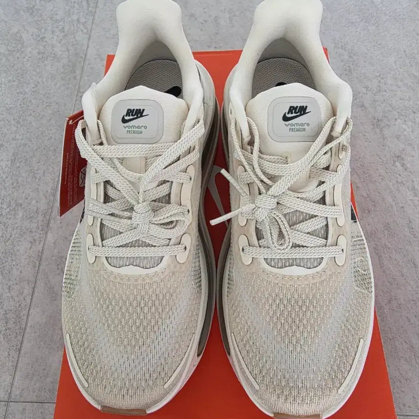 [BUNJANG] Nike Vomero Premium Beige 240 / 나이키 보메로 프리미엄 베이지색상 240