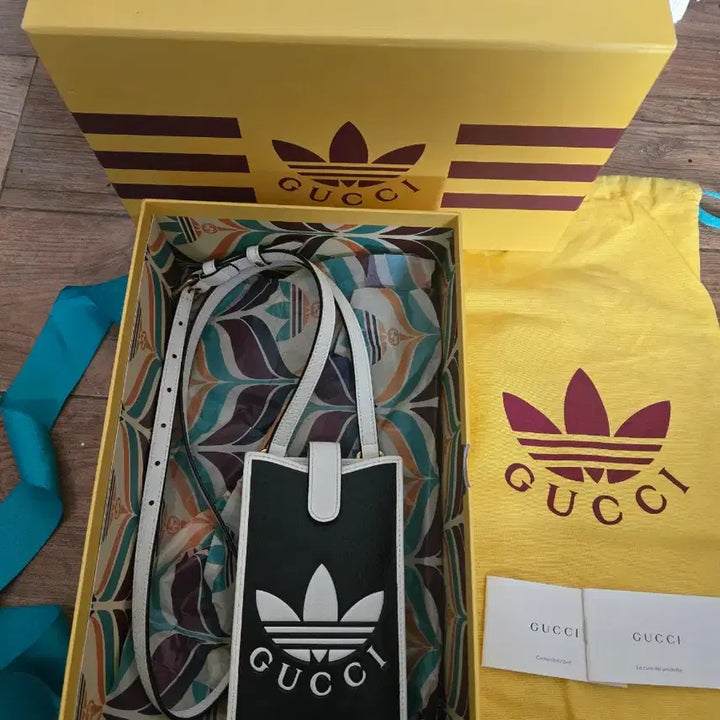 [BUNJANG] Gucci x Adidas Collaboration Phone Holder Crossbody Bag / 구찌다스폰백,구찌 아디다스콜라보폰백,구찌다스폰홀드,