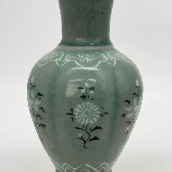 [BUNJANG] Celadon Chrysanthemum Inlaid Vase / 청자상감국화문화병