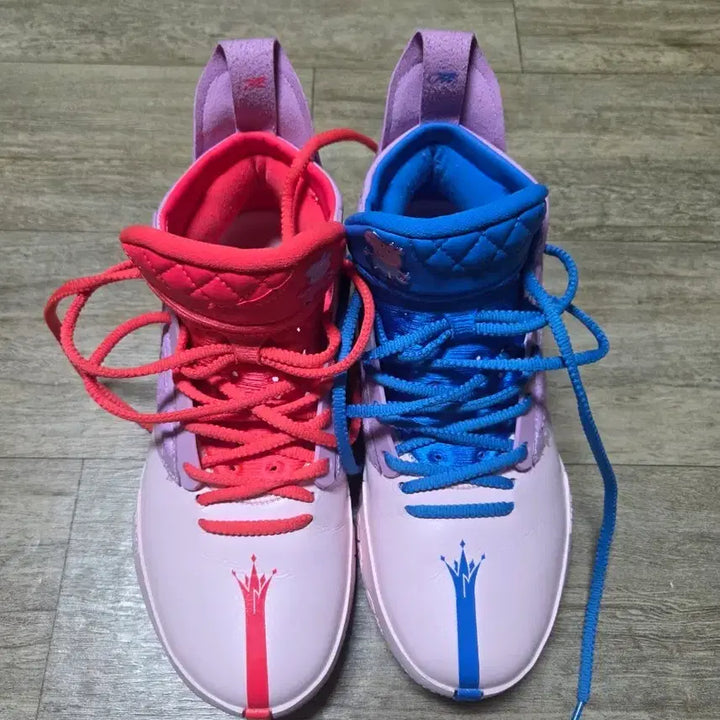 [BUNJANG] 361 Degrees Joker 1 Mismatch Pepa Pig Collaboration Basketball Shoes (255) / 농구화 급처 새상품급361도 조커1 255 미스매치 페파피그 Joker1