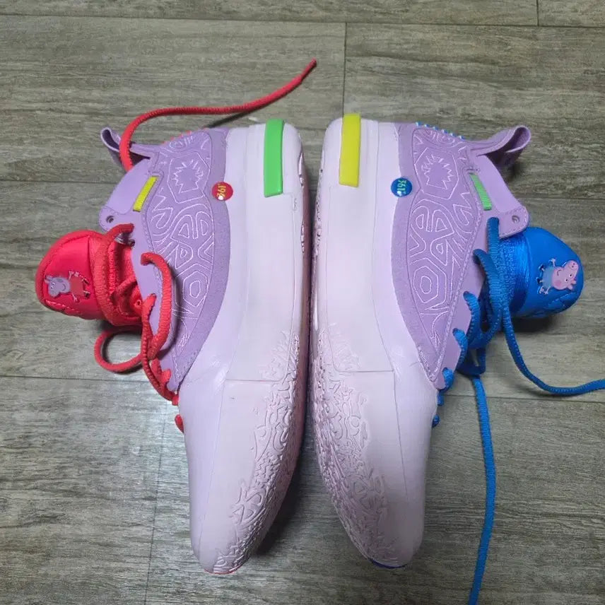 [BUNJANG] 361 Degrees Joker 1 Mismatch Pepa Pig Collaboration Basketball Shoes (255) / 농구화 급처 새상품급361도 조커1 255 미스매치 페파피그 Joker1