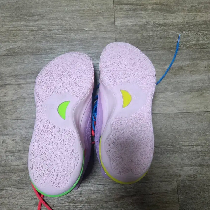 [BUNJANG] 361 Degrees Joker 1 Mismatch Pepa Pig Collaboration Basketball Shoes (255) / 농구화 급처 새상품급361도 조커1 255 미스매치 페파피그 Joker1