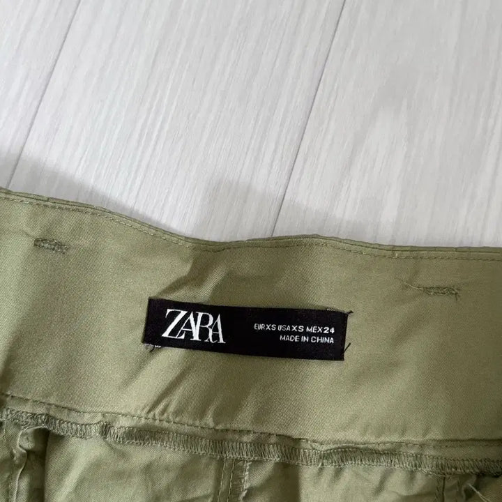 [BUNJANG] ZARA Khaki Wide Pants / 자라 ZARA 카키 와이드팬츠