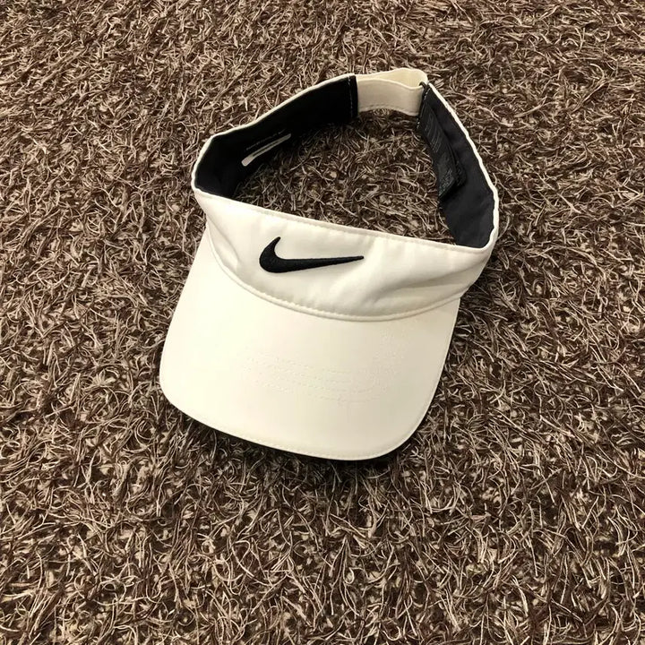 [BUNJANG] Nike White Sun Cap / 나이키 화이트 썬캡