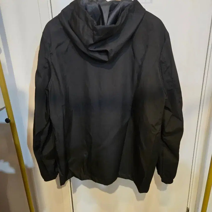 [BUNJANG] Black Hooded Windbreaker Jacket Size 110 / 블랙 후드 바람막이 자켓 110 새상품