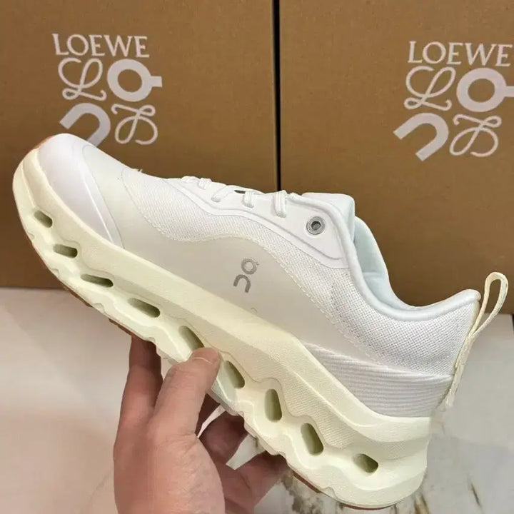 [BUNJANG] On Running Cloudmonster Loewe White Sneakers / On Running 클라우드 몬스터 루에베 화이트