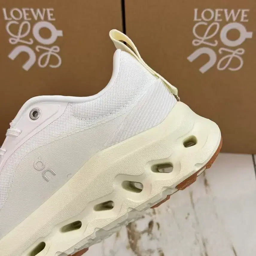 [BUNJANG] On Running Cloudmonster Loewe White Sneakers / On Running 클라우드 몬스터 루에베 화이트