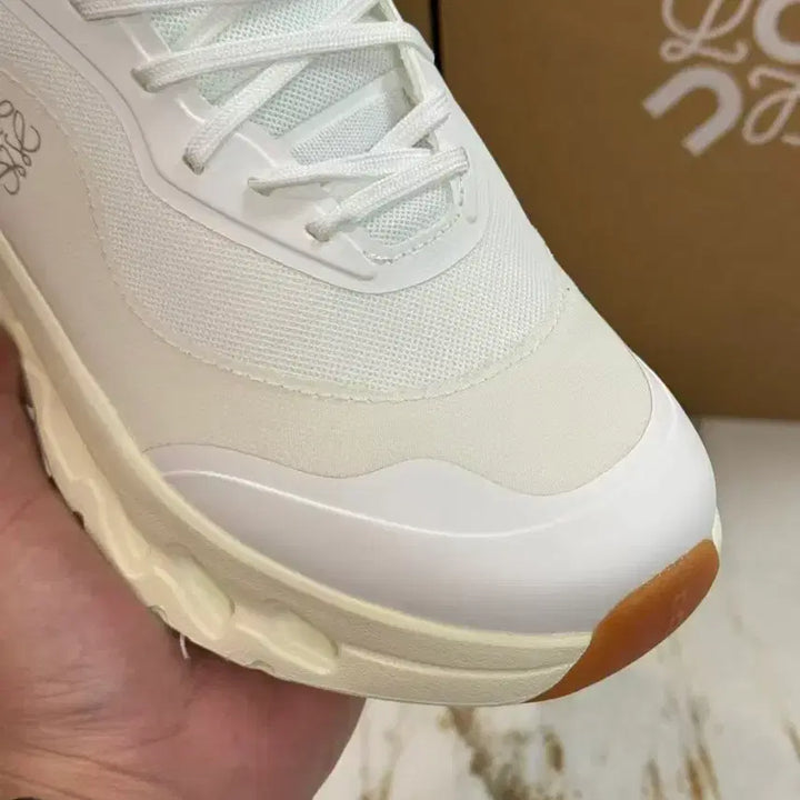 [BUNJANG] On Running Cloudmonster Loewe White Sneakers / On Running 클라우드 몬스터 루에베 화이트