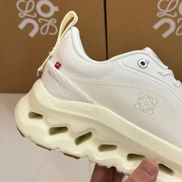 [BUNJANG] On Running Cloudmonster Loewe White Sneakers / On Running 클라우드 몬스터 루에베 화이트