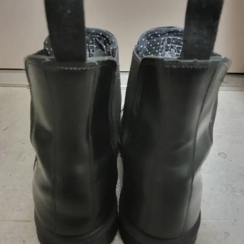 [BUNJANG] Dr. Martens Flora Chelsea Boots UK 9 (280) / 닥터마틴 플로라 UK9 ( 280 )