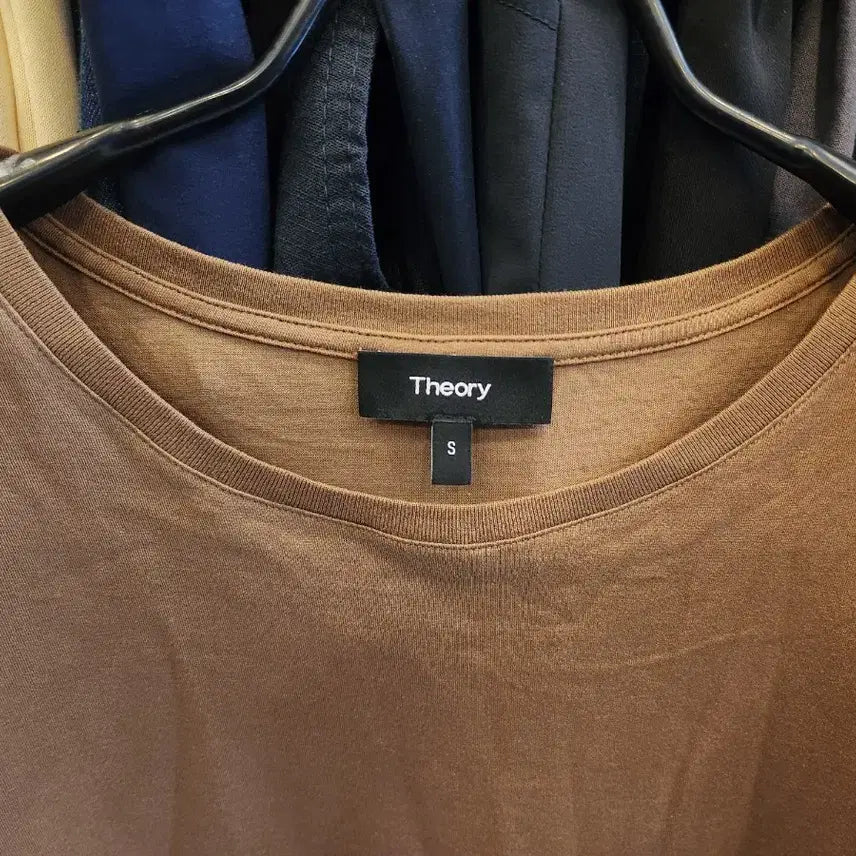 [BUNJANG] Theory Brown Short-Sleeve T-Shirt Size S / Theory 띠어리 반팔 티셔츠 S 사이즈