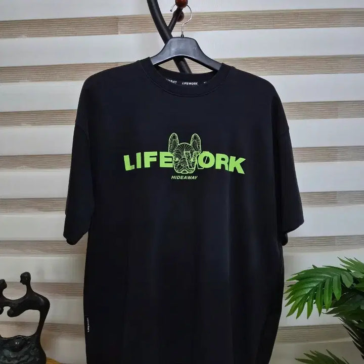 [BUNJANG] Lifework Black T-Shirt / 택포)라이프워크 블랙 반팔 티셔츠