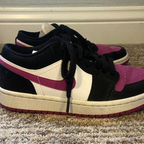 [BUNJANG] Nike Air Jordan 1 Low Pink/Black Sneakers (255mm) / 나이키 조던1 로우 255  핑크색과 블랙 저렴 판매