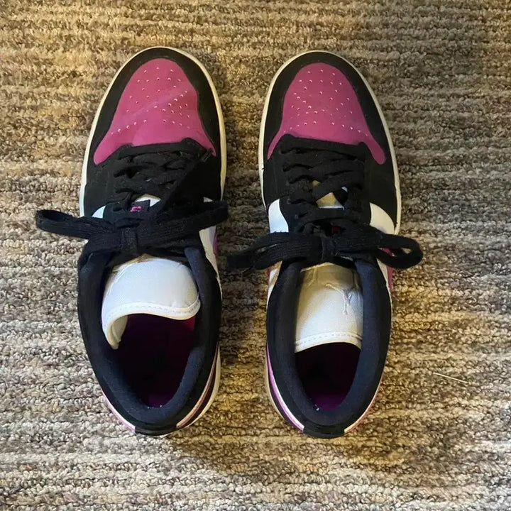 [BUNJANG] Nike Air Jordan 1 Low Pink/Black Sneakers (255mm) / 나이키 조던1 로우 255  핑크색과 블랙 저렴 판매