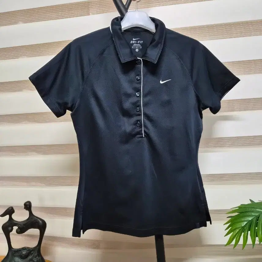 [SOLD OUT] 택포)나이키 드라이핏 블랙 카라 반팔 셔츠 M