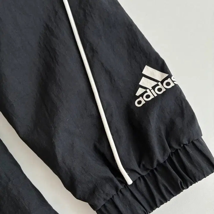 [BUNJANG] Adidas Old School Big Logo Hoodie Anorak Black / M) 아디다스 올드스쿨 빅로고 후드 아노락 블랙